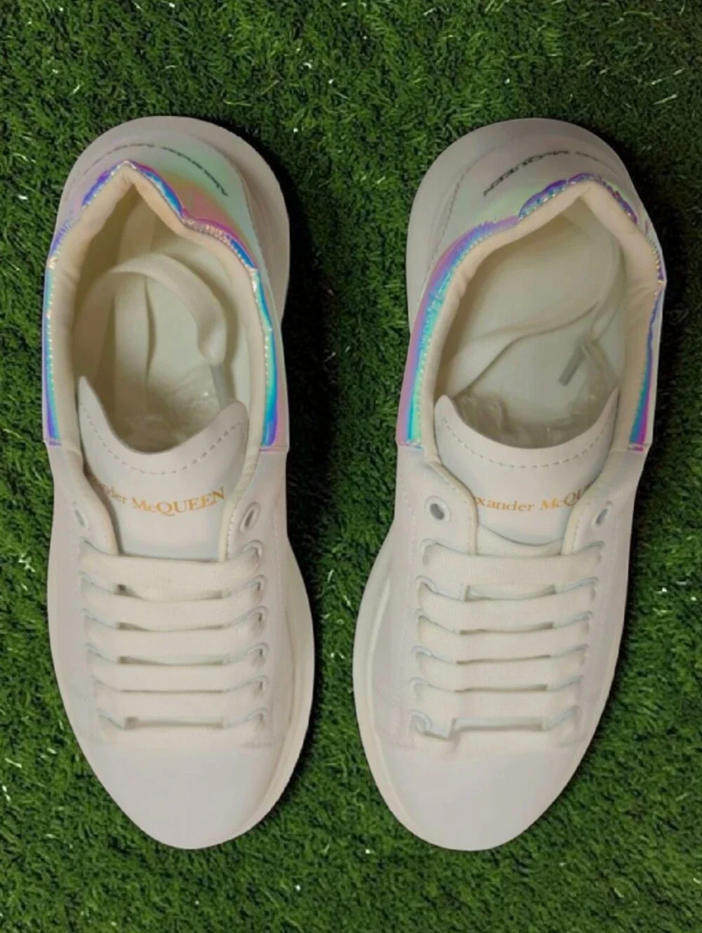 Alexander McQueen Oversized Iridescent White Size 8 No Box - Picture 4 of 6